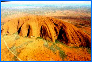 uluru.JPG (29090 bytes)